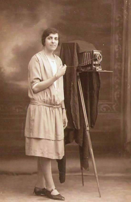 ”كريمة عبود”...أول مصورة فوتوغرافية فلسطينية...صاحبة الأرشيف العظيم