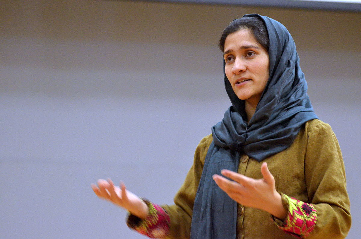 ”شبانة راسخ”...الفتاة التي حررت نساء أفغانستان بالتعليم