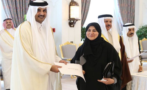 ”شيخة أحمد المحمود”...أول وزيرة قطرية