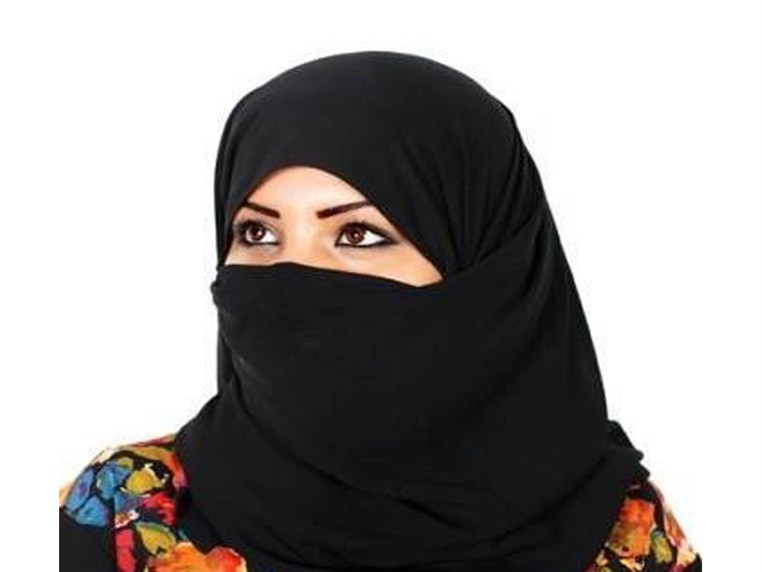 ”بيان زهران”...المرأة السعودية التي هزمت الوصاية الذكورية بالمحاماة