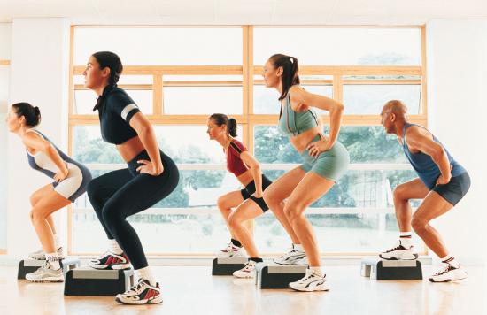 10 طرق لأداء التمارين الرياضية في المنزل