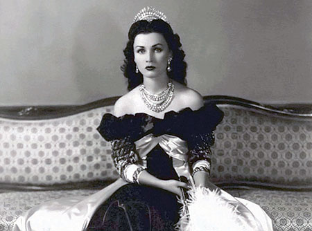 ”نساء الأسرة العلويّة”.. الأميرة فوزية في مصر والامبراطورة في إيران