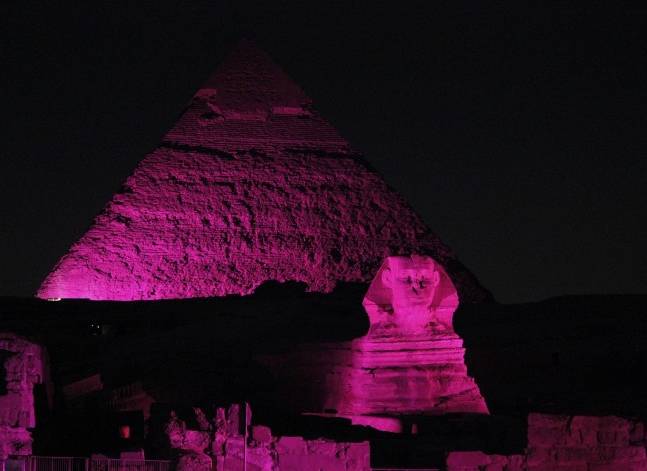 ”مصر بالوردي”..التوعية بخطر سرطان الثدي بسفح الهرم