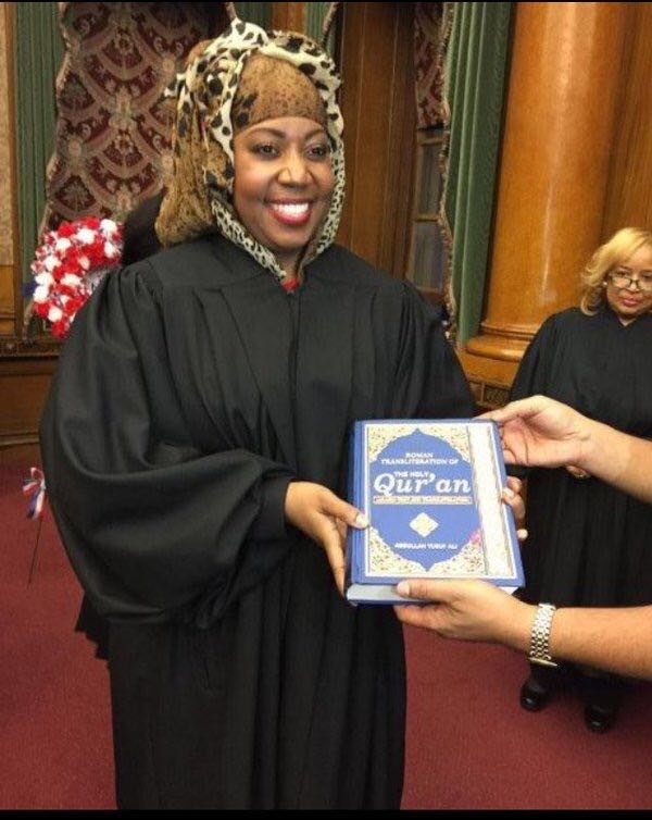 ” ووكر ديالو”..المسلمة التي جمعت بين الحجاب والأصول الإفريقية داخل القضاء الأمريكي