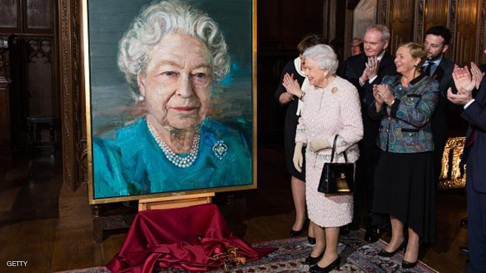 الملكة إليزابيث تعلن عن لوحة لها في لندن بريشة ” كولين ديفيدسون”