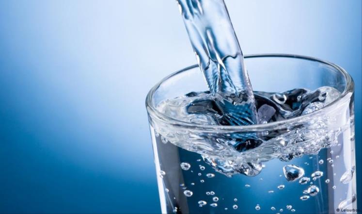 الإفراط  في تناول الماء قد يكون خطرا على الصحة