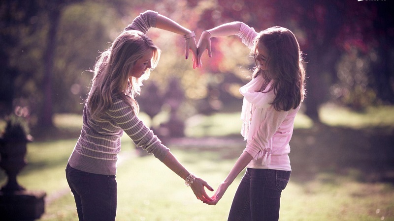 أشياء لا تفعلينها إلا مع أعز صديقاتك أشياء لا تفعلينها إلا مع أعز صديقاتك