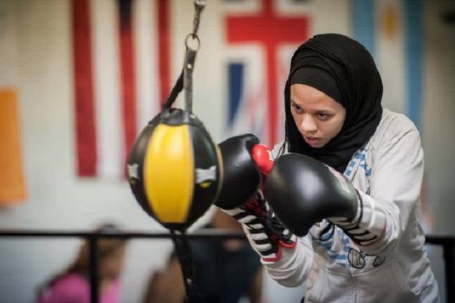 أمايا ظافر.. بسبب ”الحجاب” نالت حزام التتويج في الملاكمة