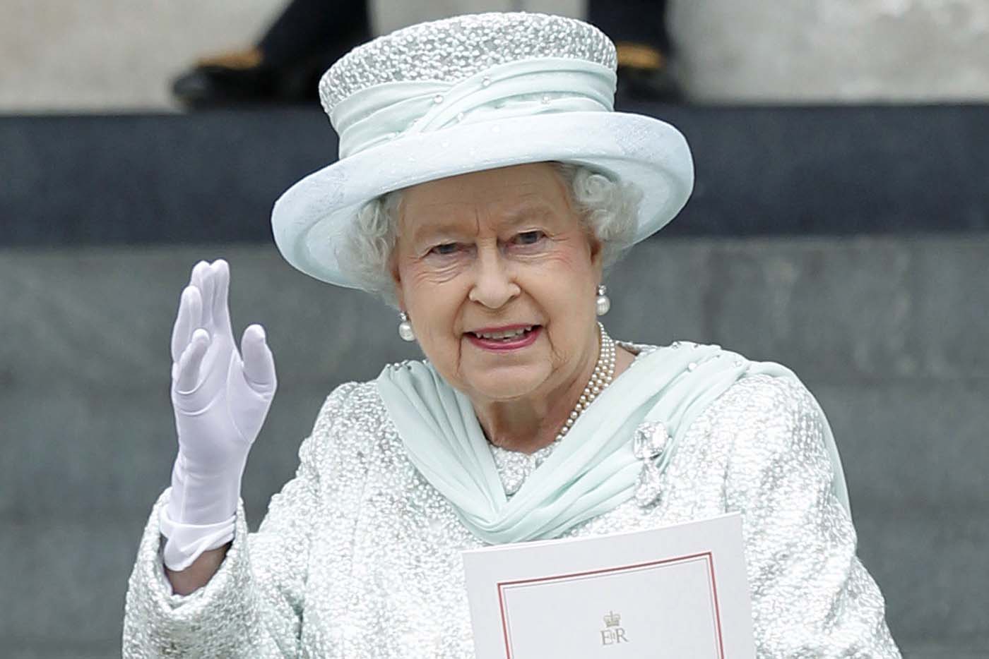 الملكة إليزابيث ستوكل رعاية عدد من المؤسسات الخيرية لأفراد العائلة