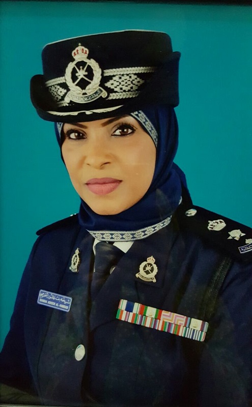 تعيين شيخة بنت عاشور قائد مركز شرطة في عُمان