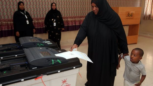  7 نساء يحصدن مقاعد في الانتخابات البلدية في عُمان