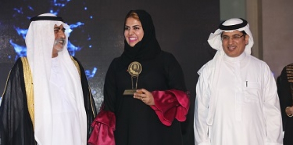 مريم الأحمدي.. أول امرأة عربية تفوز بجائزة ”براسكا” للمرأة المجتمعية