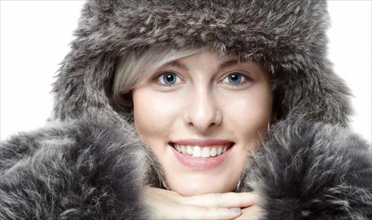 دراسة: المرأة تشعر بالبرد أكثر من الرجل