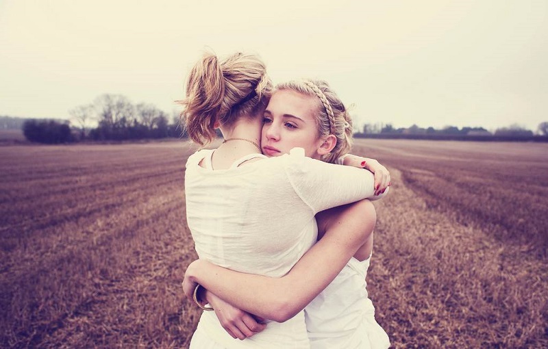 7 أسباب تجعلك ممتنة لوجود ”أختك” الكبرى