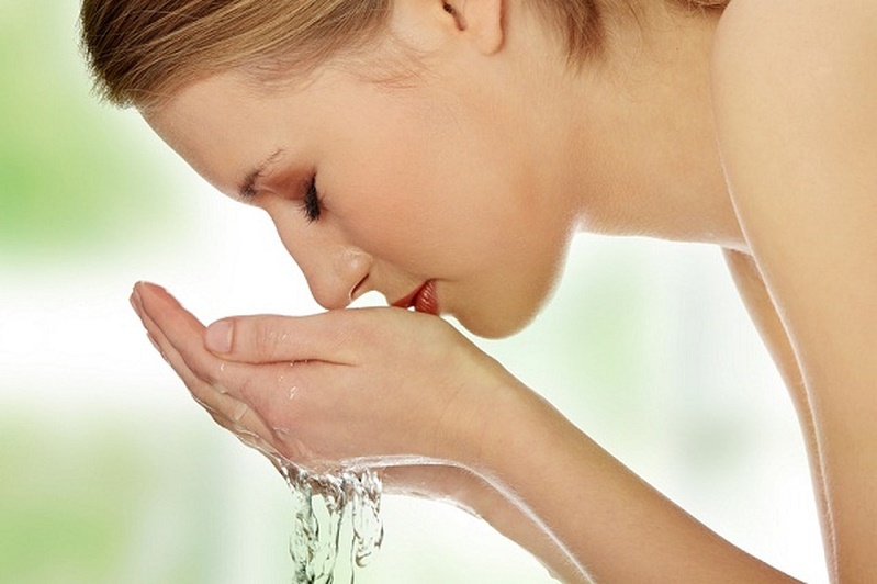 الأخطاء الشائعة عند غسل الوجه