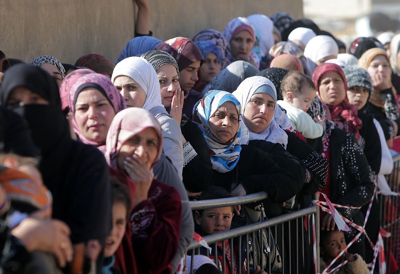 ”المرأة العربية” تدعم اللاجئات بمسيرة ”أول فبراير”