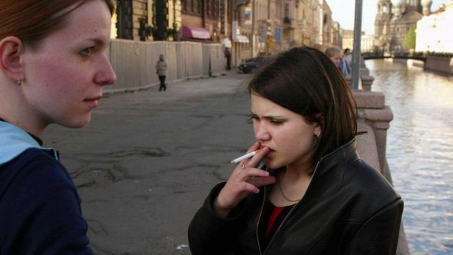 روسيا تدرس حظر التدخين في المستقبل على من ولدوا في العقد الحالي