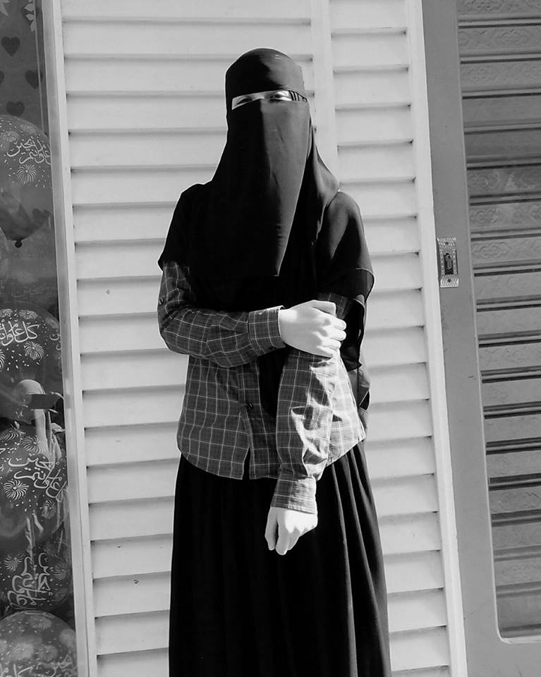 ”قلم رصاص” و”ورقة” أدوات ”فتاة الأزهر” نحو الحلم