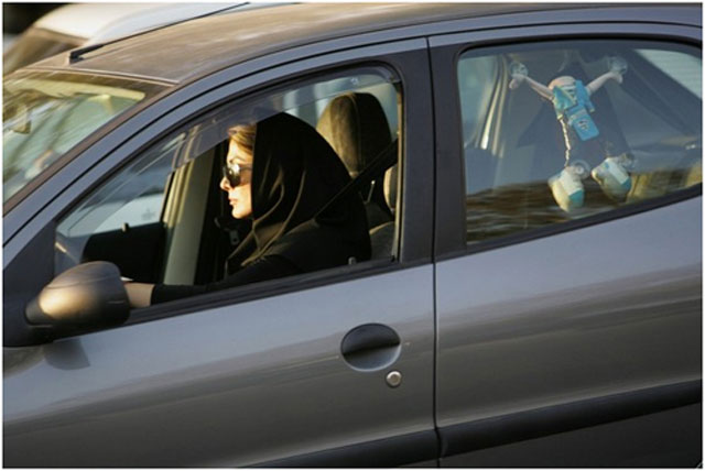 المرأة السعودية تقود السيارة في أبريل