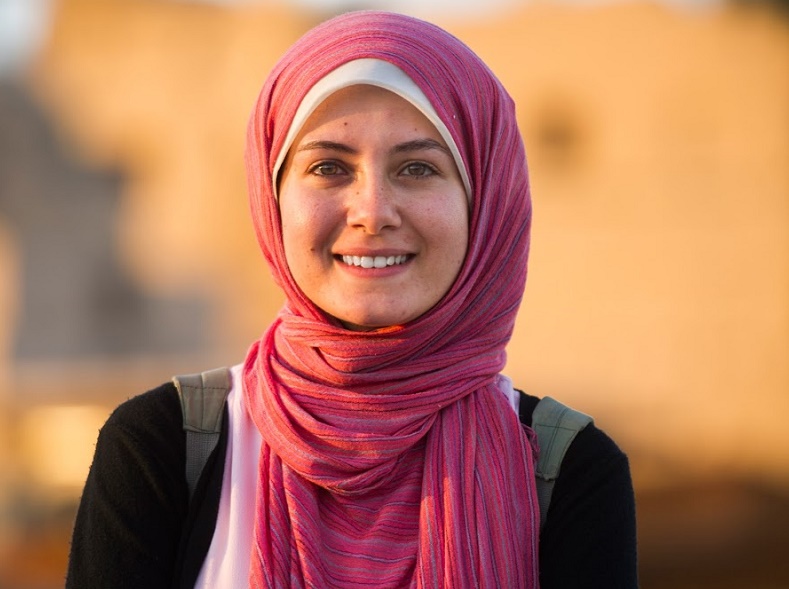 ”بسنت نور الدين”.. توصيل التاريخ إلى المنازل