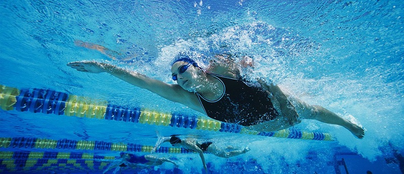 7 فوائد للسباحة تشجعك على احترافها فورا