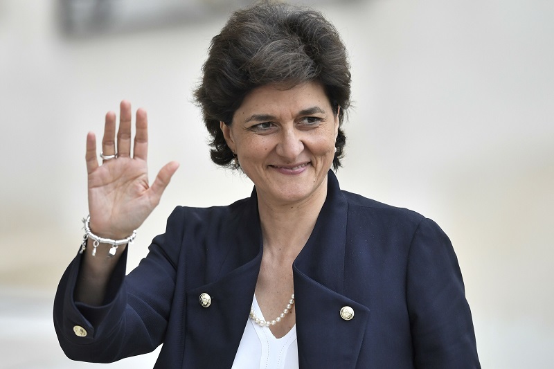 استقالة وزير دفاع فرنسا بسبب حزبها