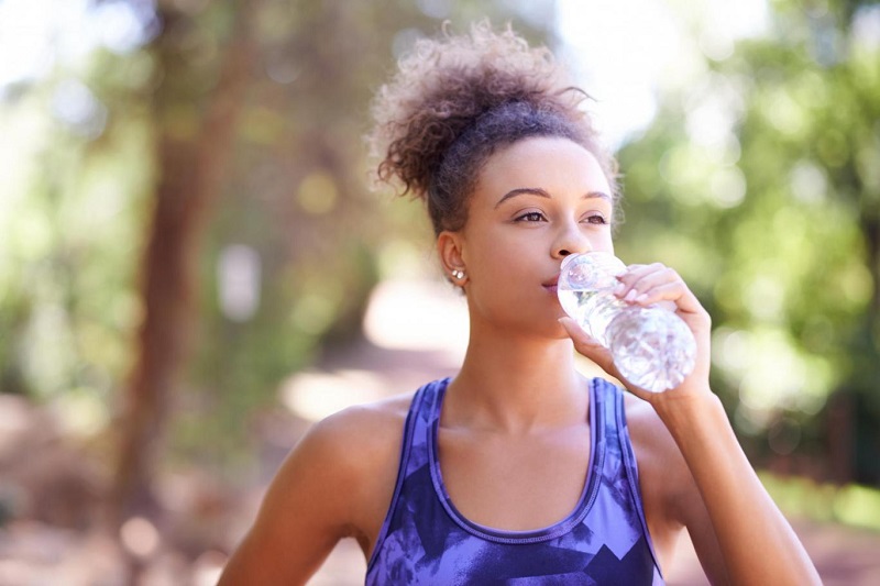 كيف تعرفين الكمية التي يحتاجها جسمك من المياه؟