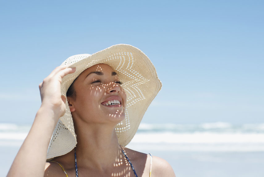 4 خطوات لتحمي بشرتك من أشعة الشمس الحارقة في الصيف