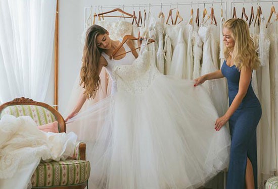 15 نصيحة للعرائس عند اختيار فساتين الزفاف