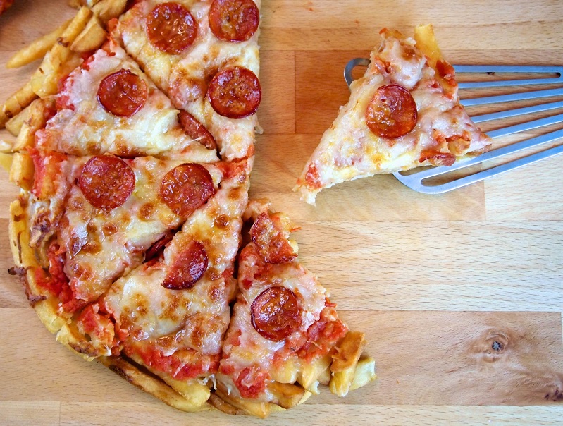 ”Fries Pizza”.. لعشاق البيتزا والبطاطس ”Fries Pizza”.. لعشاق البيتزا والبطاطس