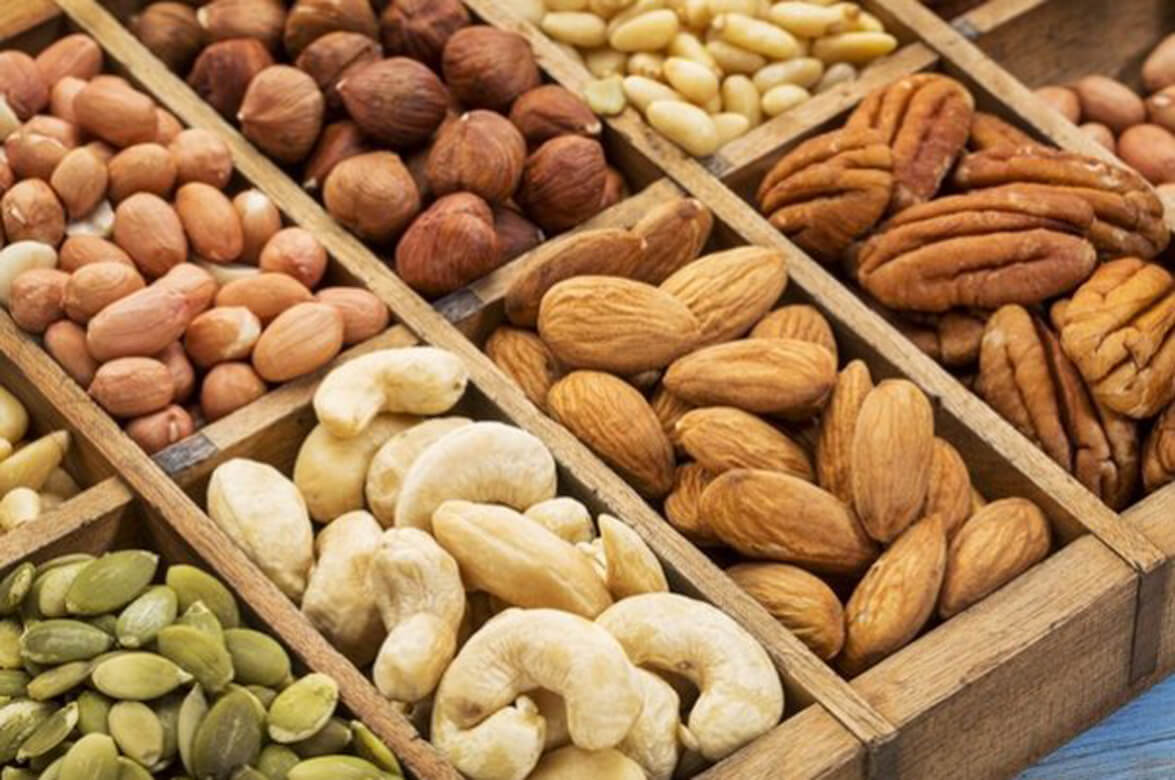 تناول المكسرات يقلل من الإصابة بأمراض القلب تناول المكسرات يقلل من الإصابة بأمراض القلب