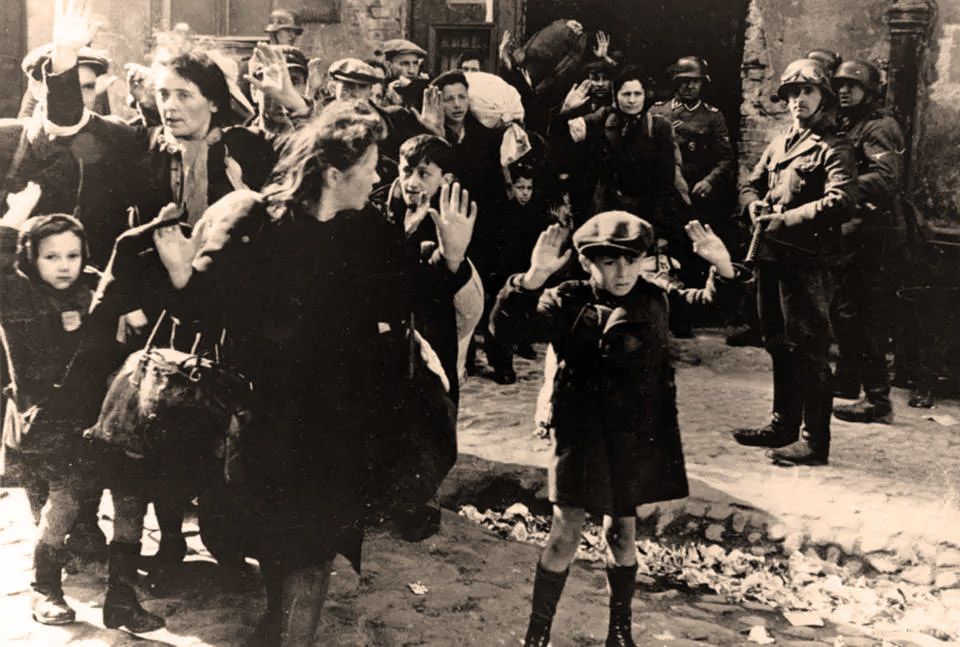 ”سندلر” بطلة أنقذت 2000 طفلًا من ظلمات النازيّة