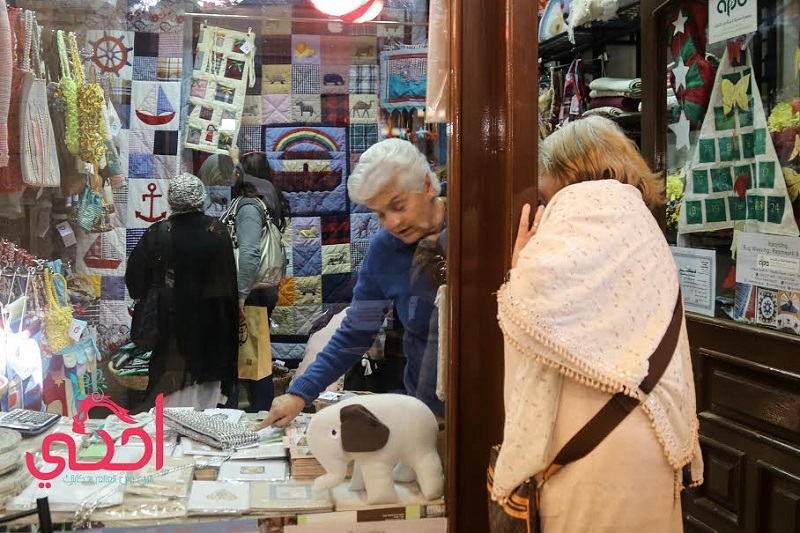 عندما تصنع ”الأيدي الناعمة”، تنتج بهجة على أرض ”سوق الفسطاط”