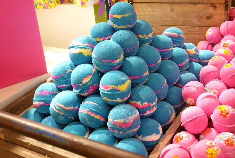 ”اعمليها بنفسك”.. كرات الاستحمام الفوارة ”Bath Bomb”