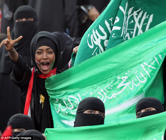 الملاعب السعودية تستقبل النساء الجمعة القادمة