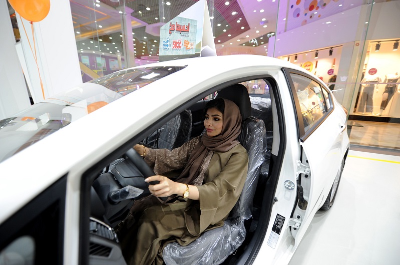 افتتاح أول معرض سيارات ”نسائي” في السعودية