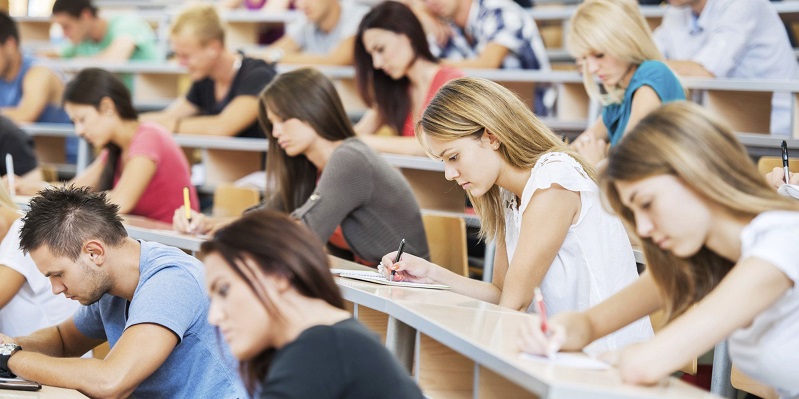 أكسفورد تمنح ”الطالبات” وقتا إضافيا في الامتحانات