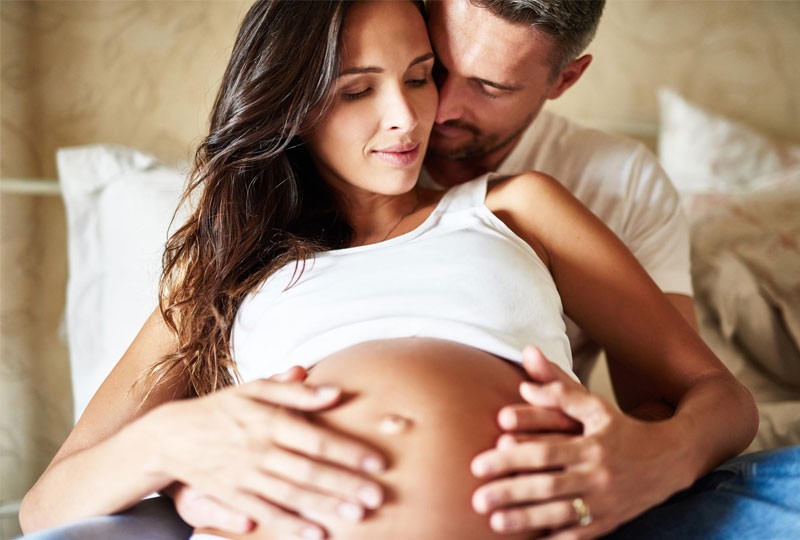 فوائد ممارسة العلاقة الحميمة أثناء الحمل