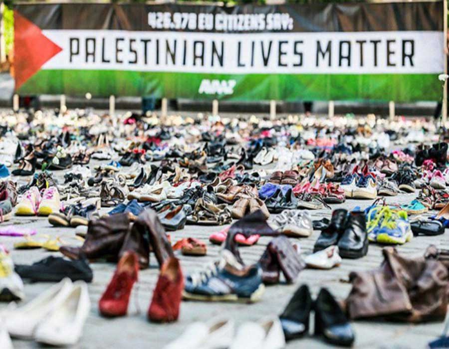 4500 حذاء أمام مقر الاتحاد الأوروبي تضامنًا مع فلسطين