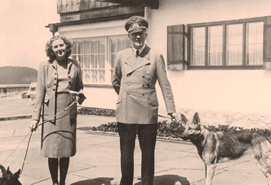إيفا براون زوجة ”هتلر” التي انتحرت معه بعد الزواج بـ 40 ساعة
