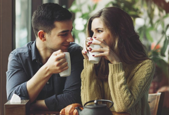 هكذا تطلبين الاهتمام من شريكك بطرق غير مباشرة احكي