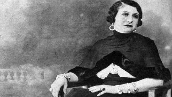 علوية زكي مسيرة أول مخرجة لمسلسلات التلفزيون المصري | احكي