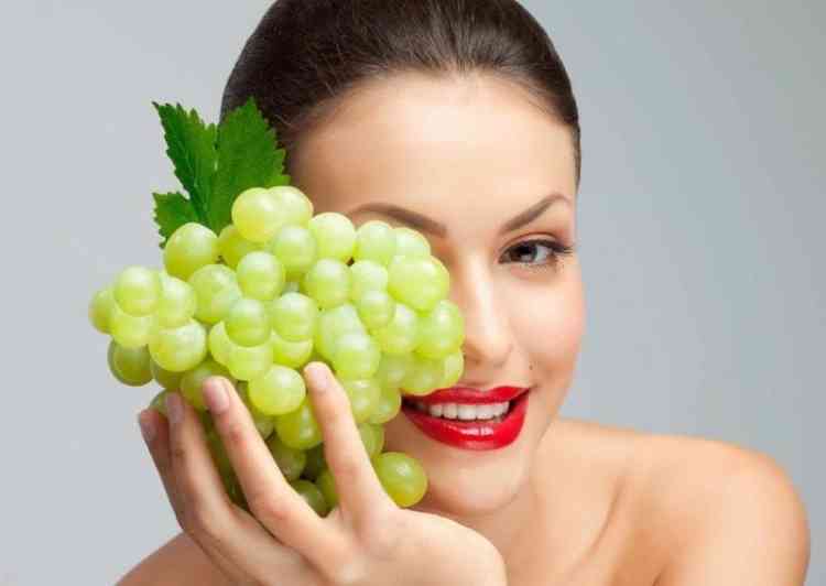 أهم فوائد زيت بذور العنب لصحة جسمك وجمال بشرتك