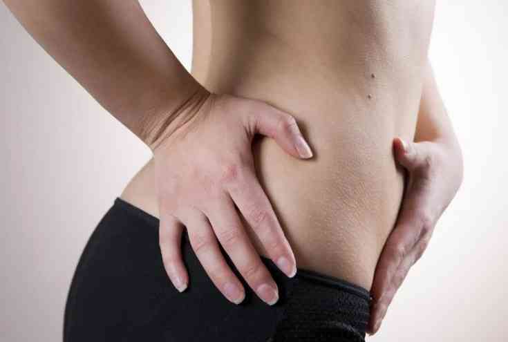 علاج ألم أسفل البطن الجهة اليمنى عند النساء