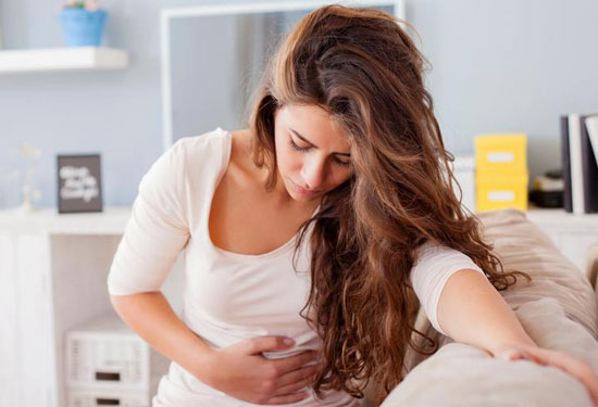 علاج الانتفاخ وطرق طبيعية للتخلص منه بسهولة