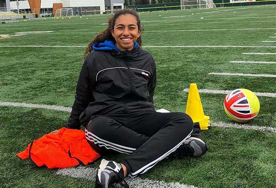 فريدة سالم تعشق كرة القدم وتمكن الفتيات عبر الرياضة