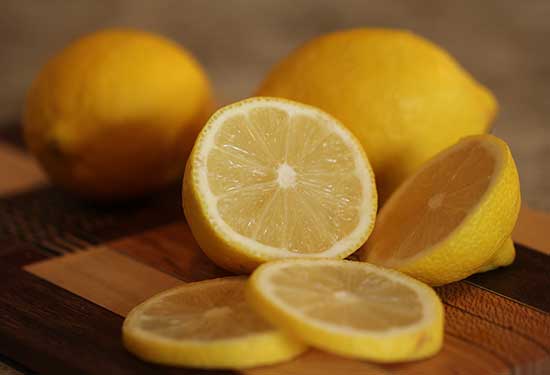 فوائد الليمون للصحة والبشرة والشعر وأضراره أيضا