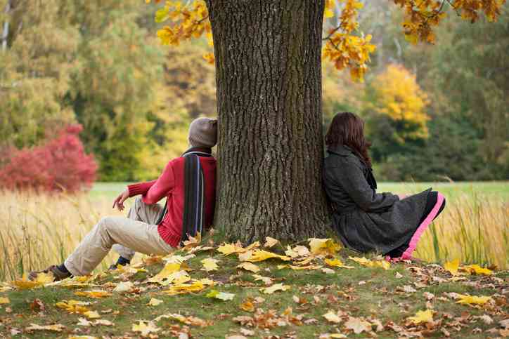 لماذا يتجاهل رجل العذراء حبيبته؟ النقاش أولا