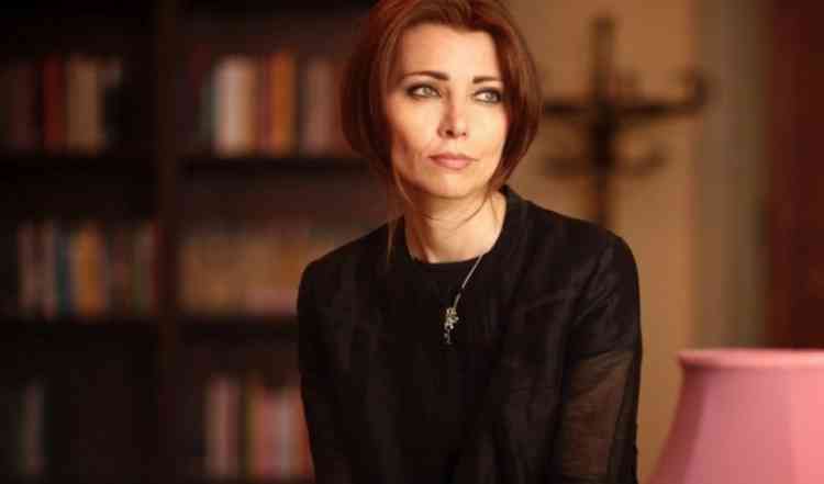 الروائية التركية إليف شافاق إليف شافاق الروائية الأشهر التي منحت للأقلية صوتا