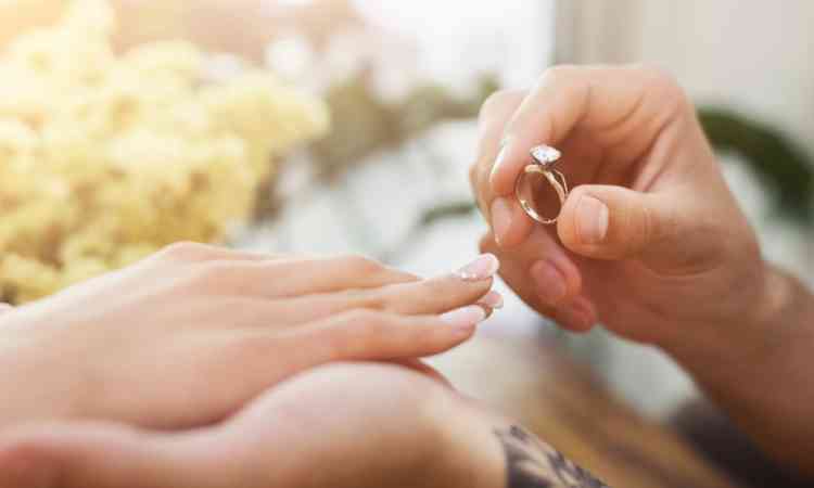 10 حاجات لو عملها خطيبك... افسخي الخطوبة 10 حاجات لو عملها خطيبك... افسخي الخطوبة